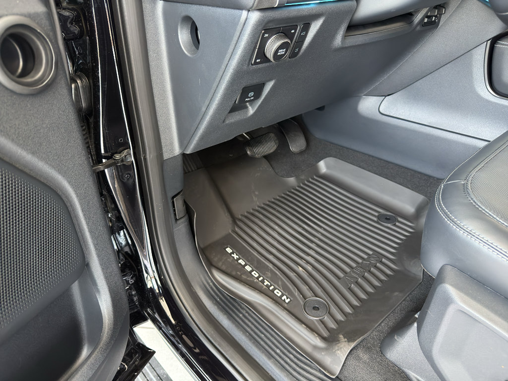 New 2027 Ford Expedition Platinum w/ Stealth Appearance Package AWD/4WD image 12