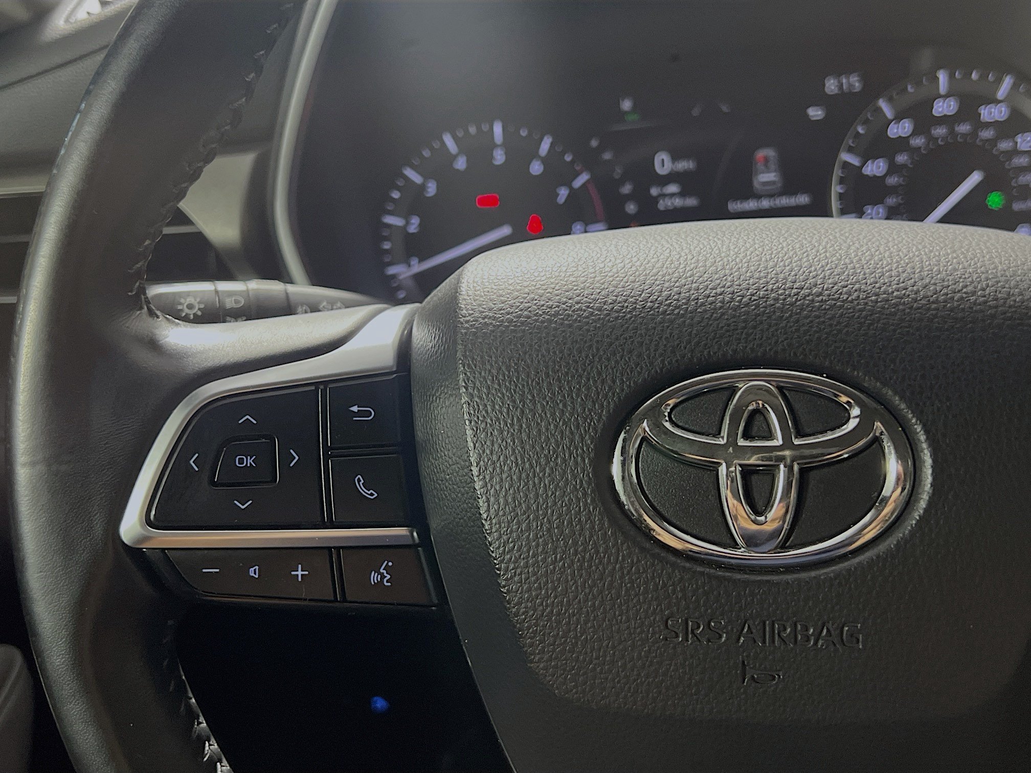 Used 2021 Toyota Highlander XLE FWD image 19