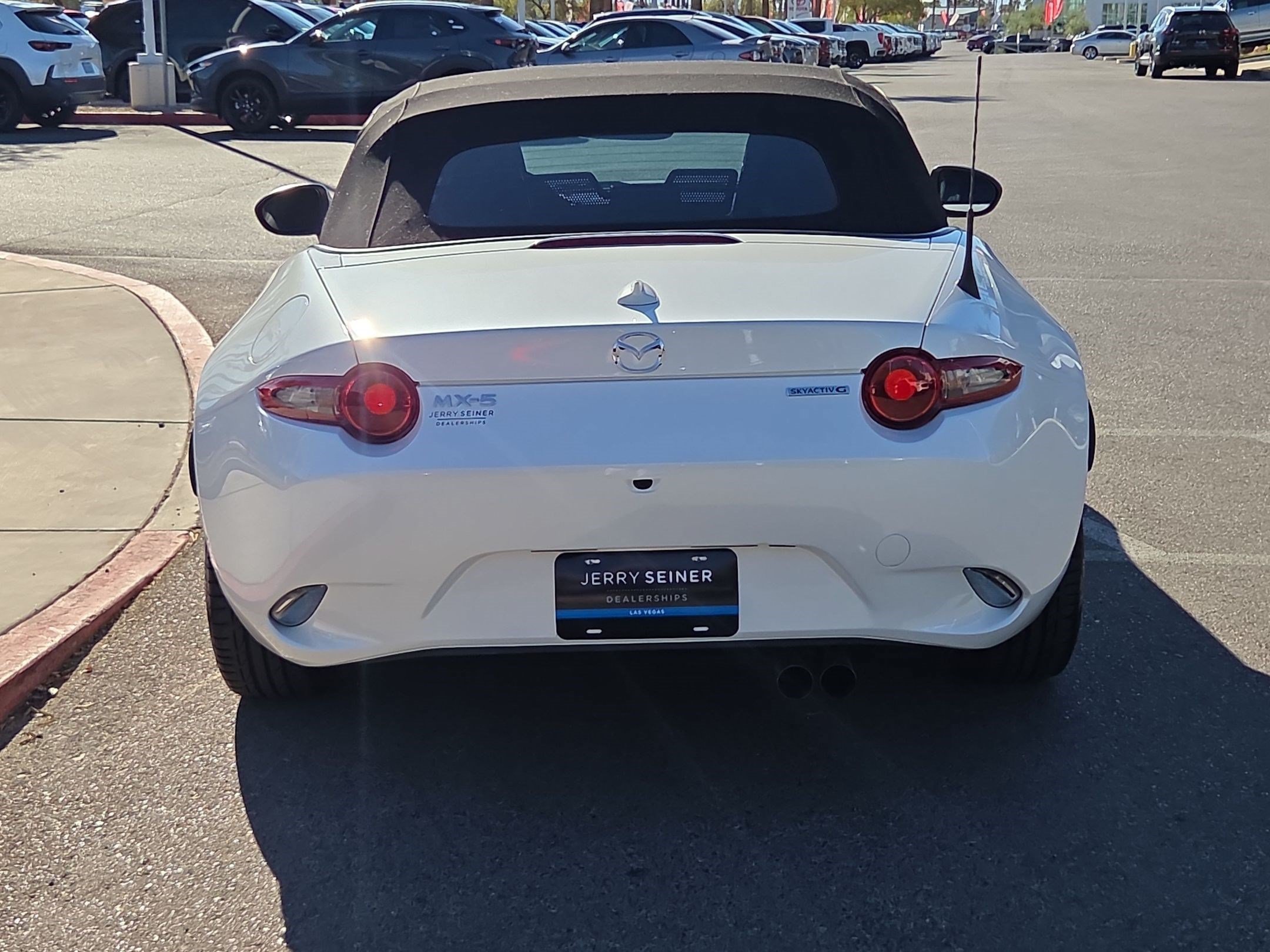 Used 2023 MAZDA MX-5 Miata Grand Touring w/ Weather Package RWD image 4