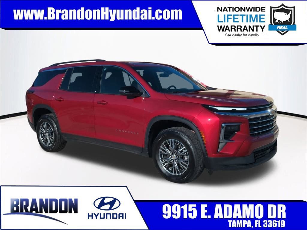 Used 2025 Chevrolet Traverse LT image 1