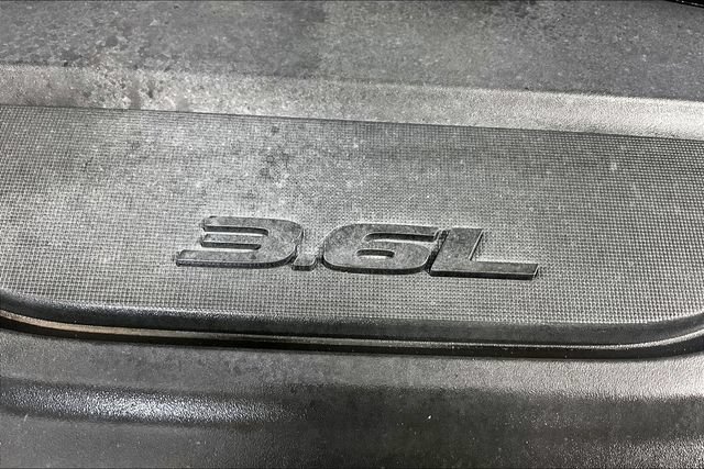 Used 2023 Chrysler Pacifica Limited FWD image 32