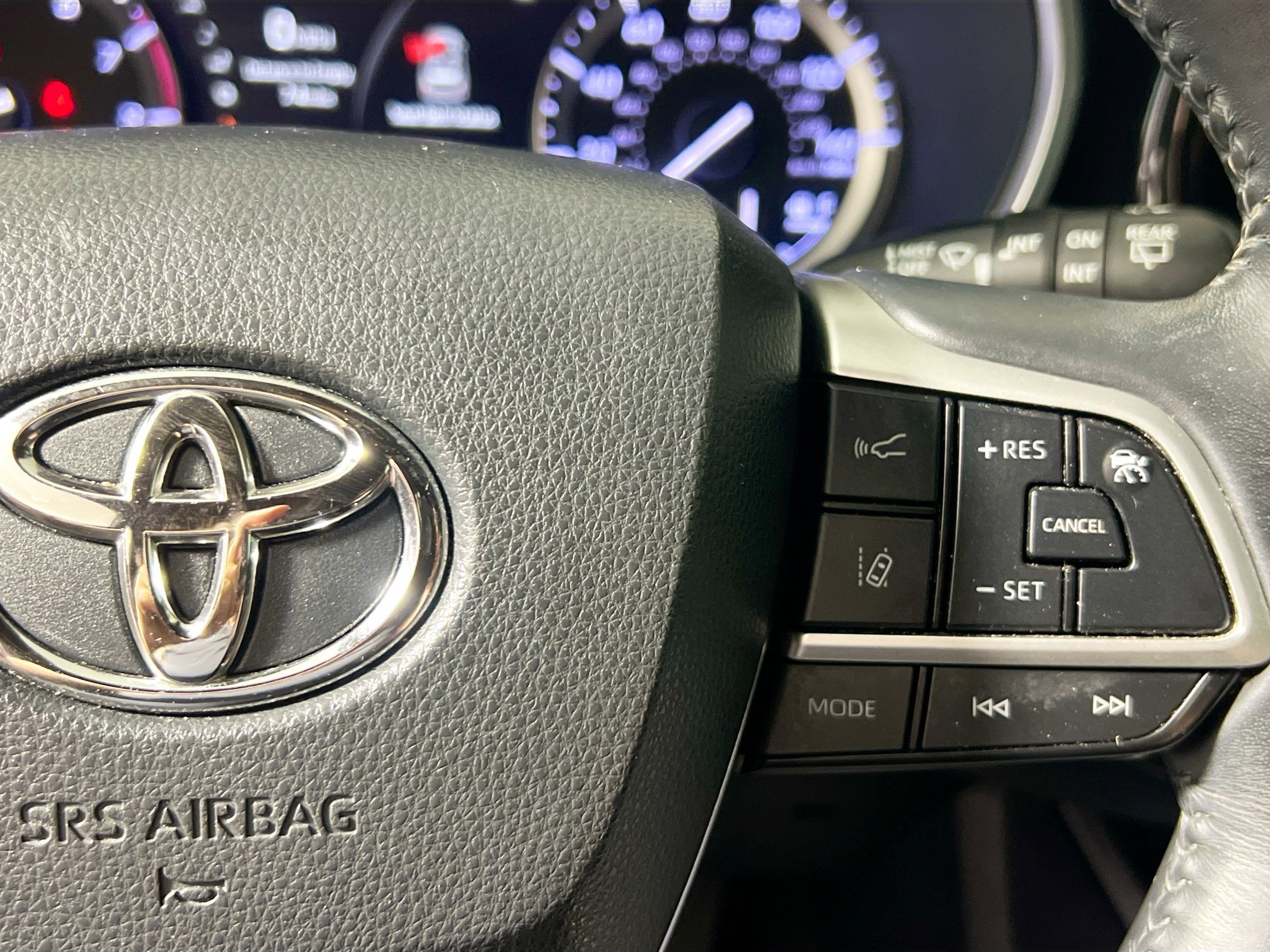 Used 2022 Toyota Highlander XSE FWD image 19