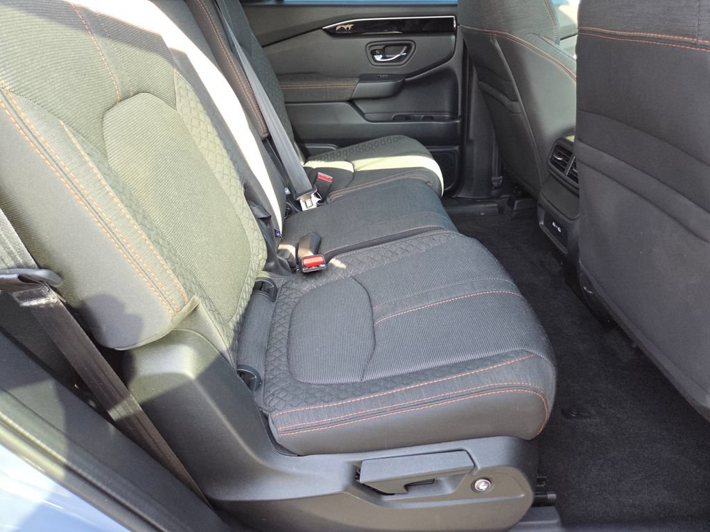 Used 2023 Honda Pilot Sport image 28
