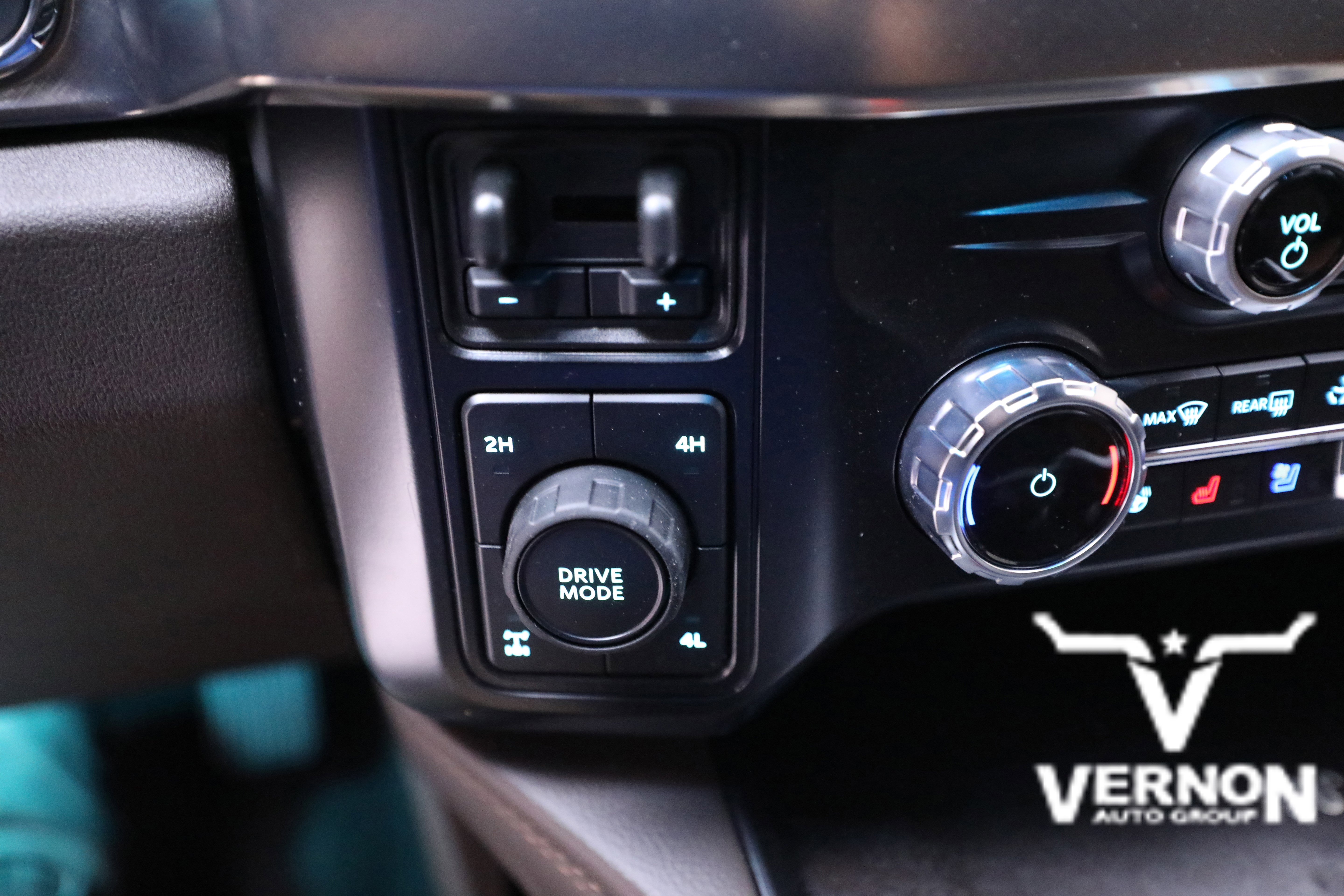 New 2026 Ford F350 King Ranch w/ FX4 Off-Road Package image 23