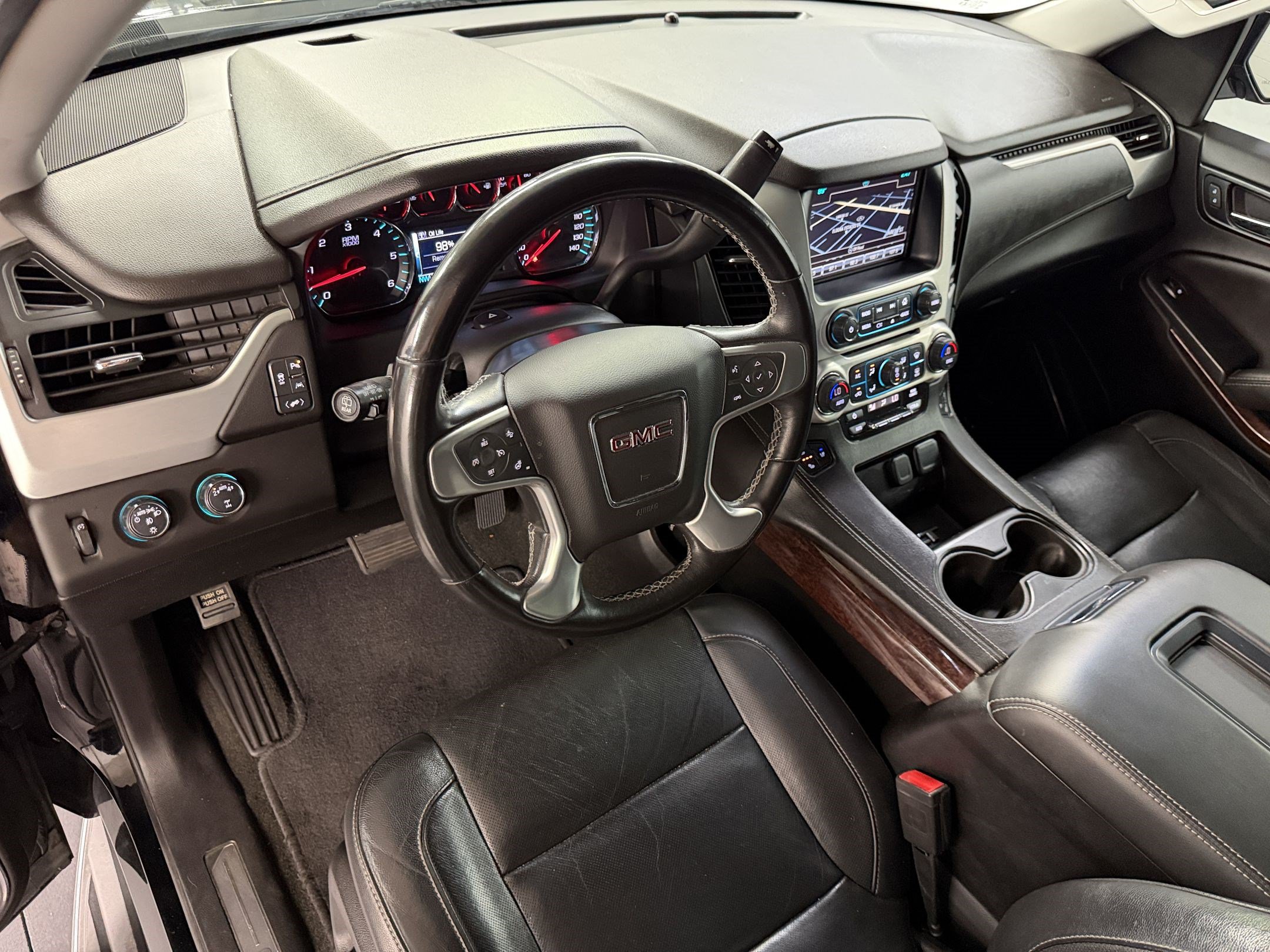 Used 2018 GMC Yukon XL SLT w/ Open Road Package AWD/4WD image 4
