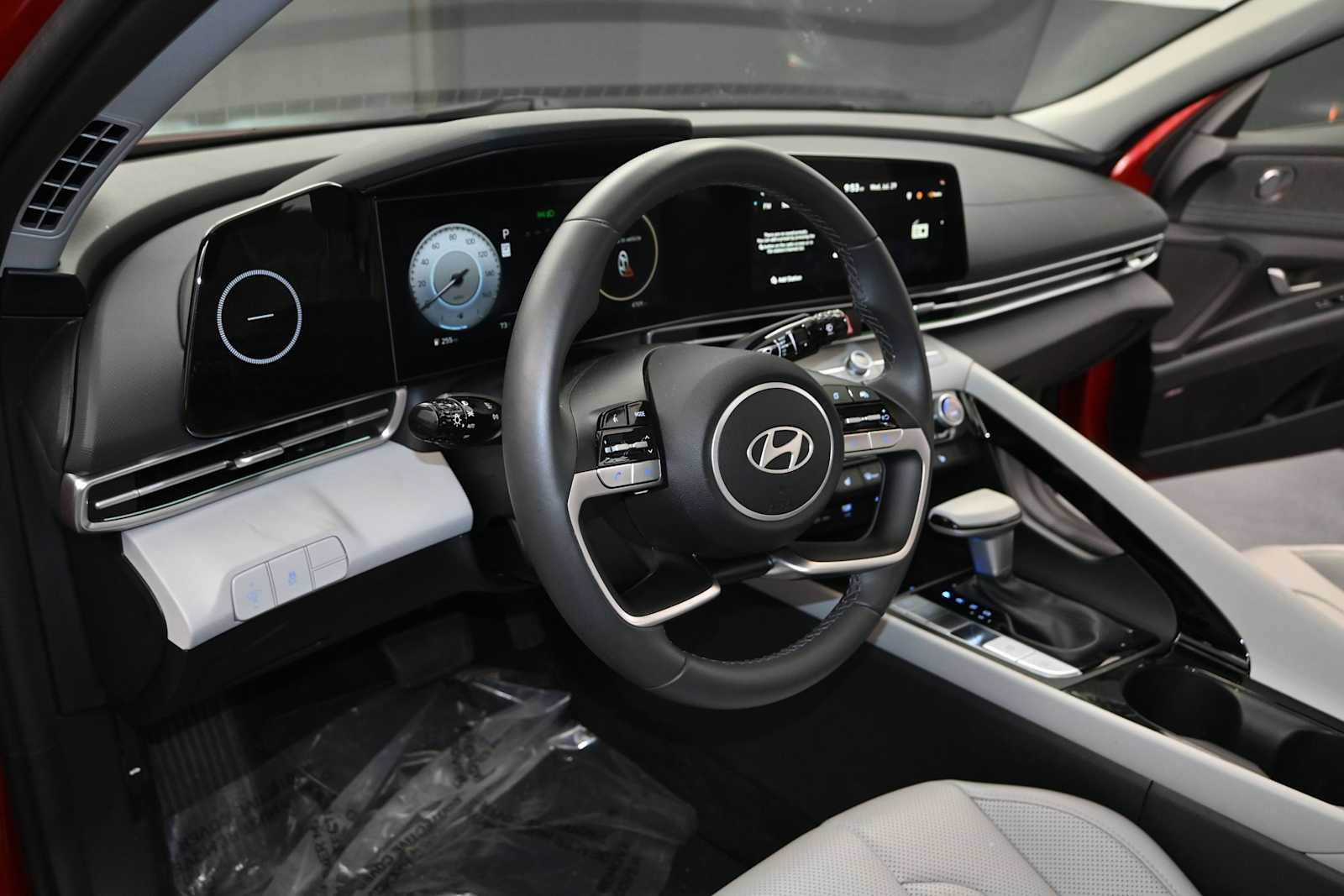 Used 2025 Hyundai Elantra Limited FWD image 10