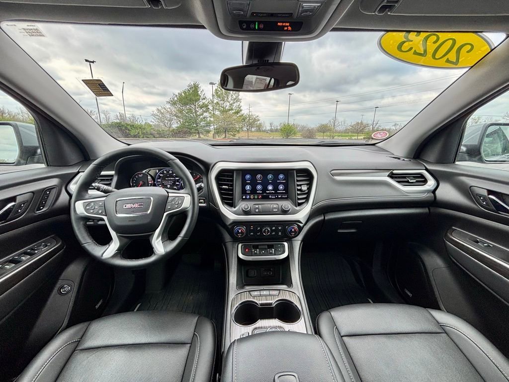 Used 2023 GMC Acadia SLT w/ Technology Package image 28