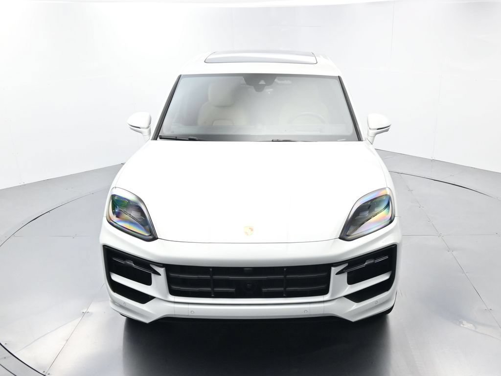 Certified 2025 Porsche Cayenne E-Hybrid w/ Premium Package Plus AWD/4WD image 47
