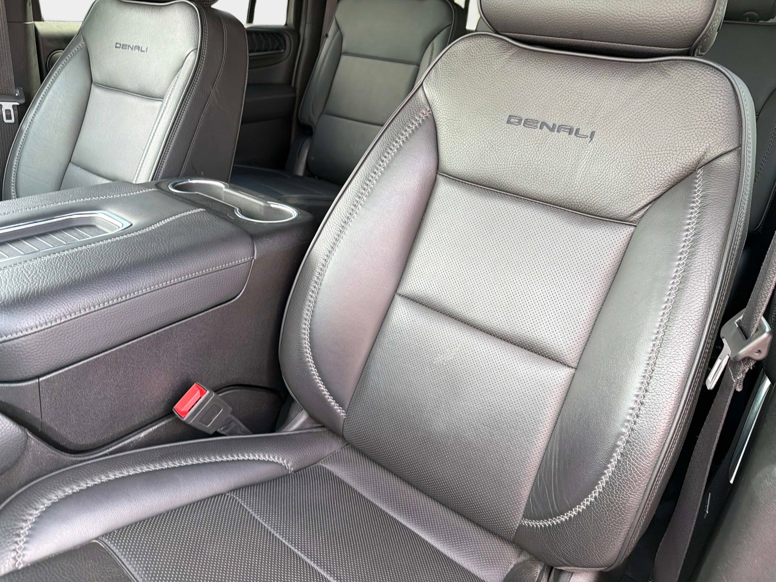 Used 2023 GMC Yukon XL Denali image 36