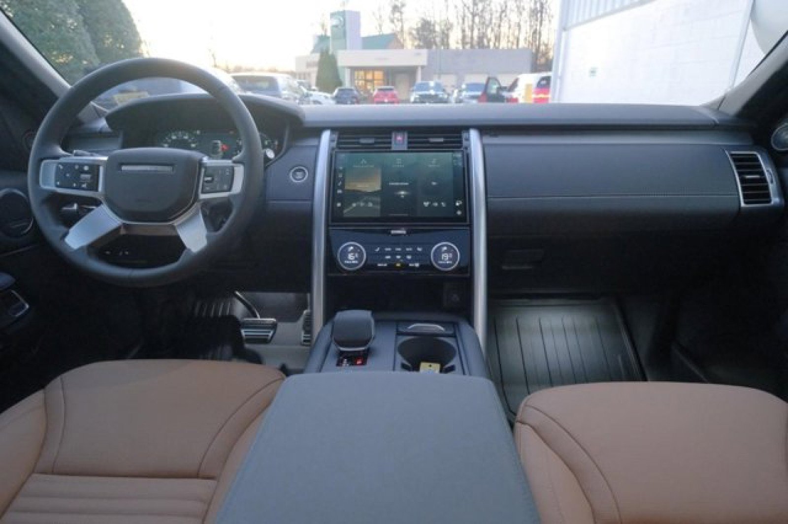 New 2025 Land Rover Discovery Dynamic SE image 21