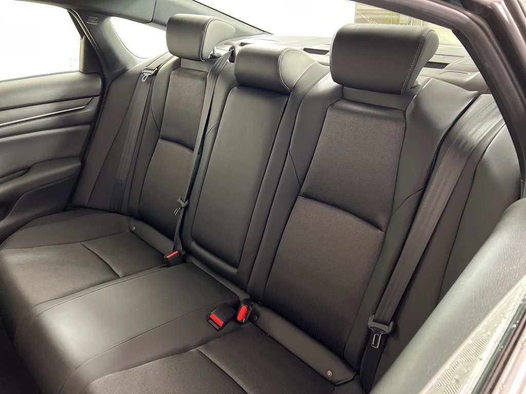 Used 2019 Honda Accord Sport image 4