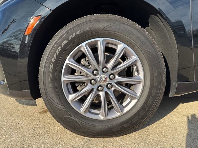Used 2023 Buick Enclave Essence image 10
