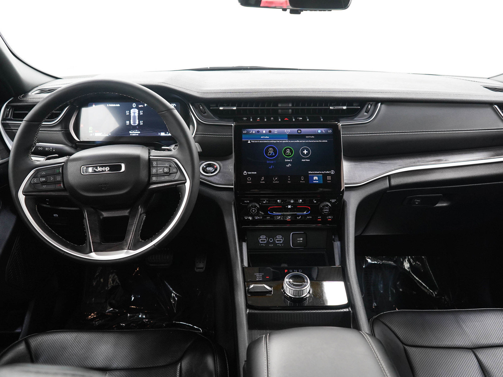 Used 2024 Jeep Grand Cherokee Limited w/ Luxury Tech Group II AWD/4WD image 16