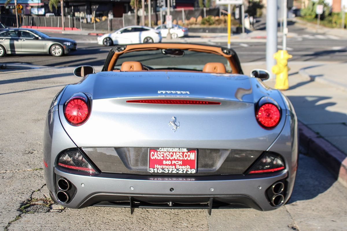 Used 2012 Ferrari California RWD image 5
