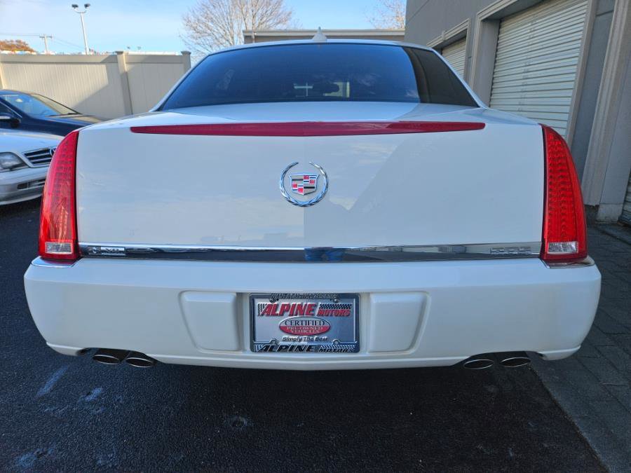 Used 2010 Cadillac DTS image 23