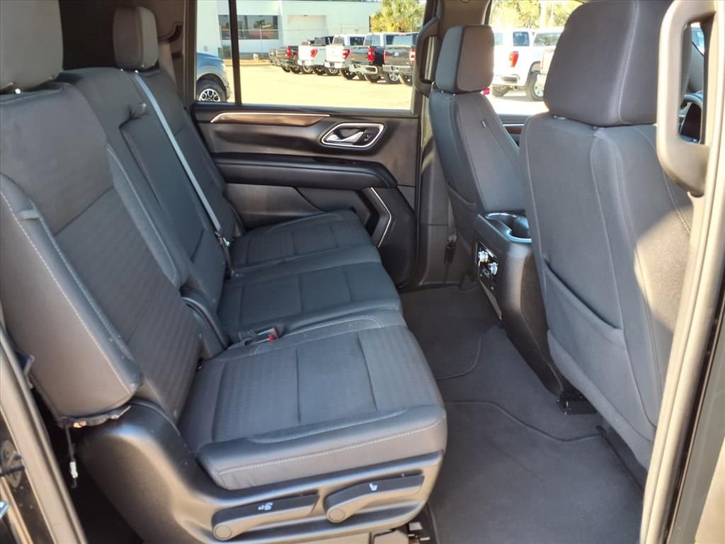 Used 2024 GMC Yukon XL SLE image 16