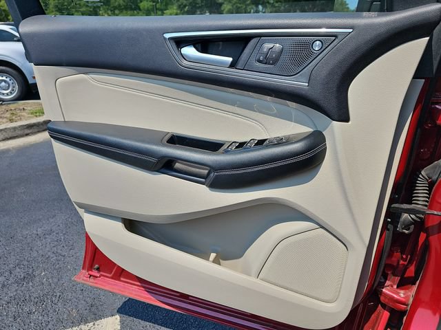 Used 2020 Ford Edge Titanium FWD image 32