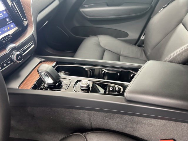 Certified 2024 Volvo XC60 B5 Plus w/ Protection Package Premier AWD/4WD image 15