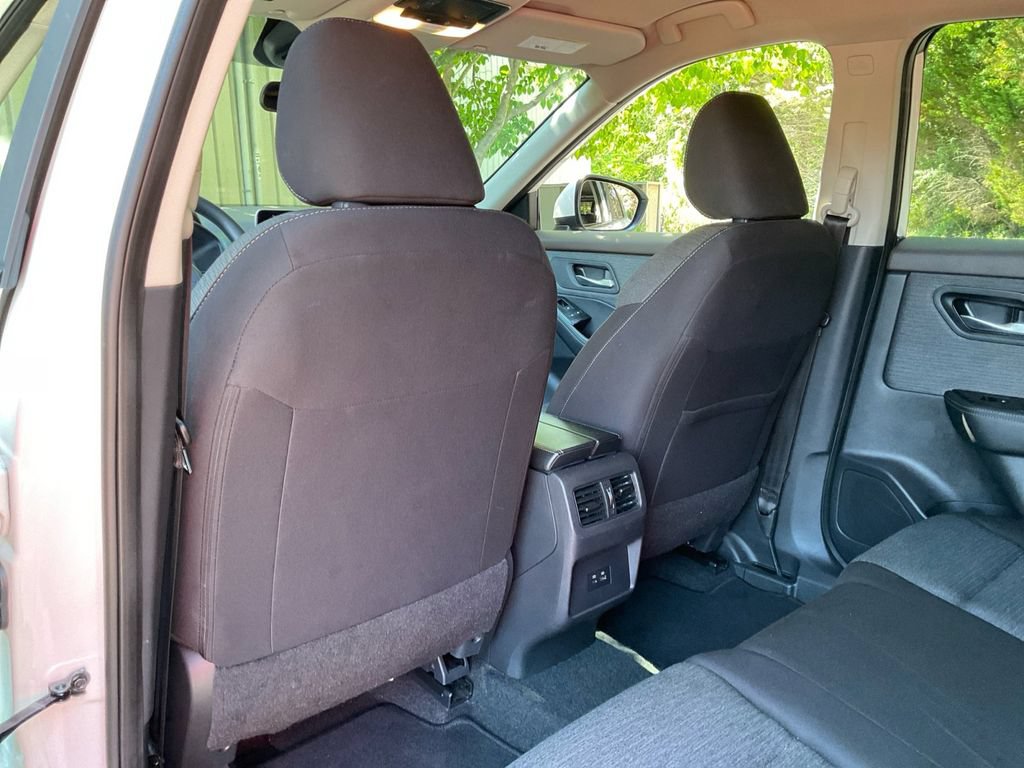 Used 2023 Nissan Rogue SV AWD/4WD image 30
