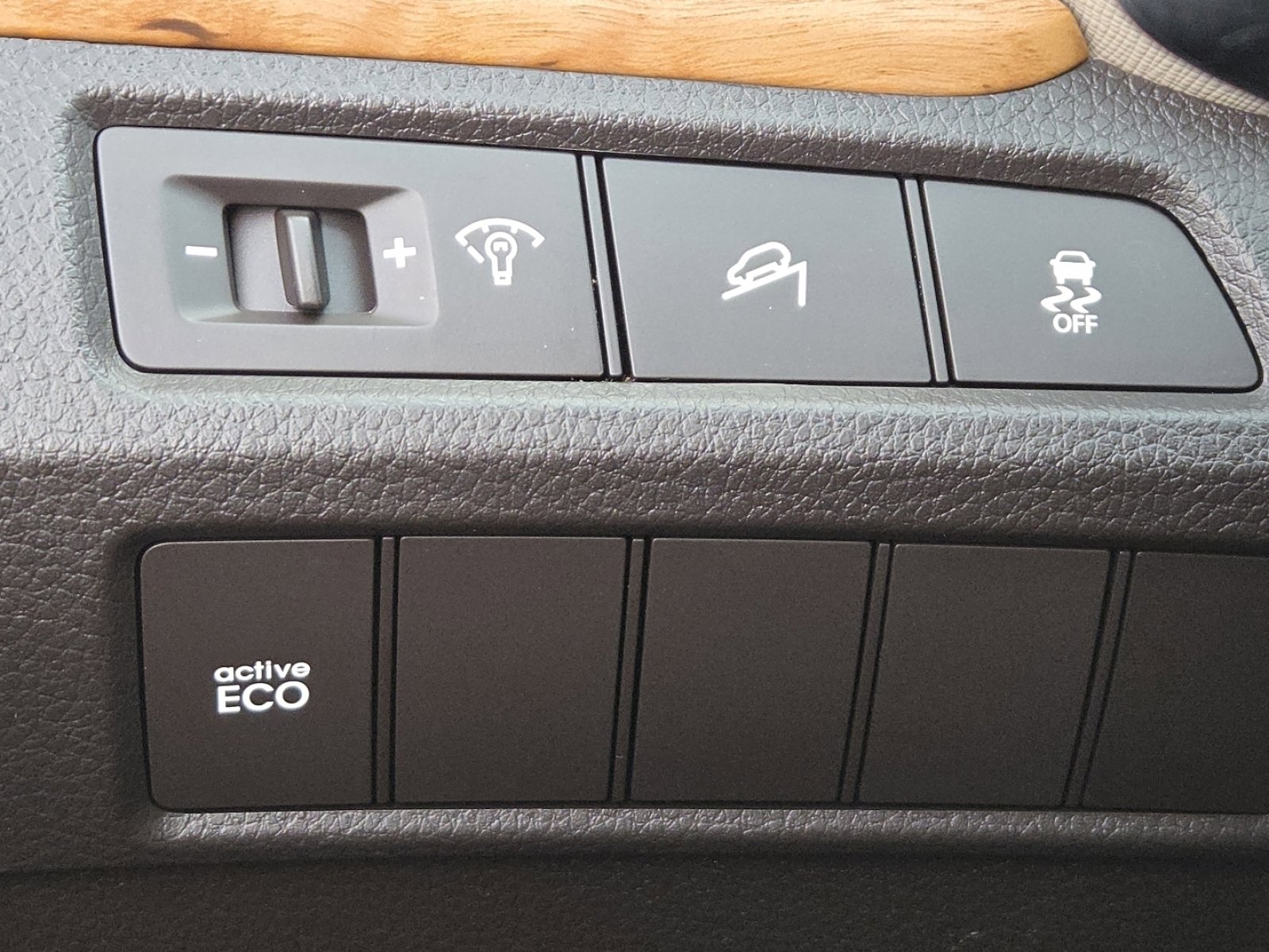 Used 2015 Hyundai Santa Fe Sport w/ Option Group 02 image 7