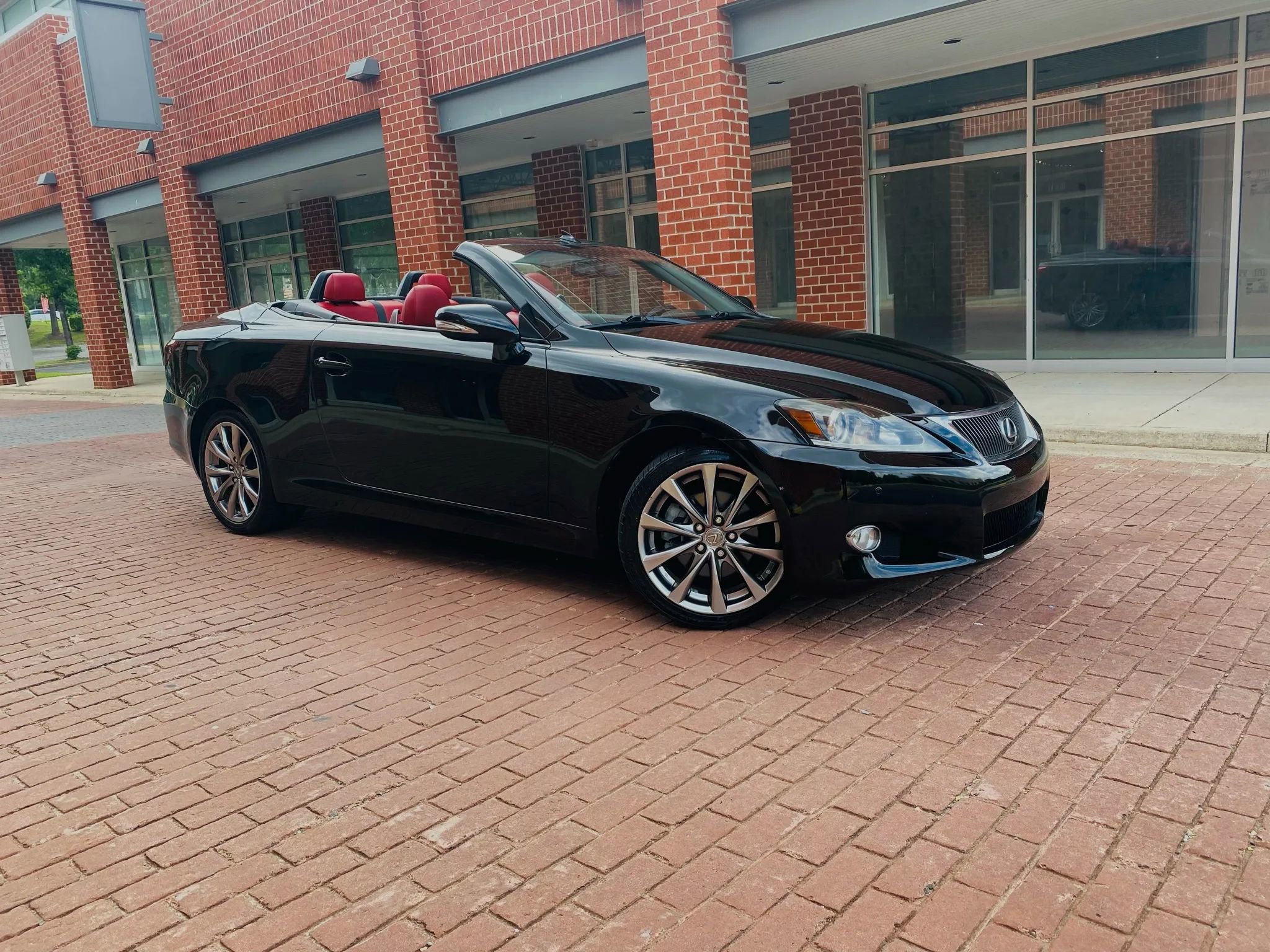 Used 2015 Lexus IS 250C w/ Luxury Package RWD image 1