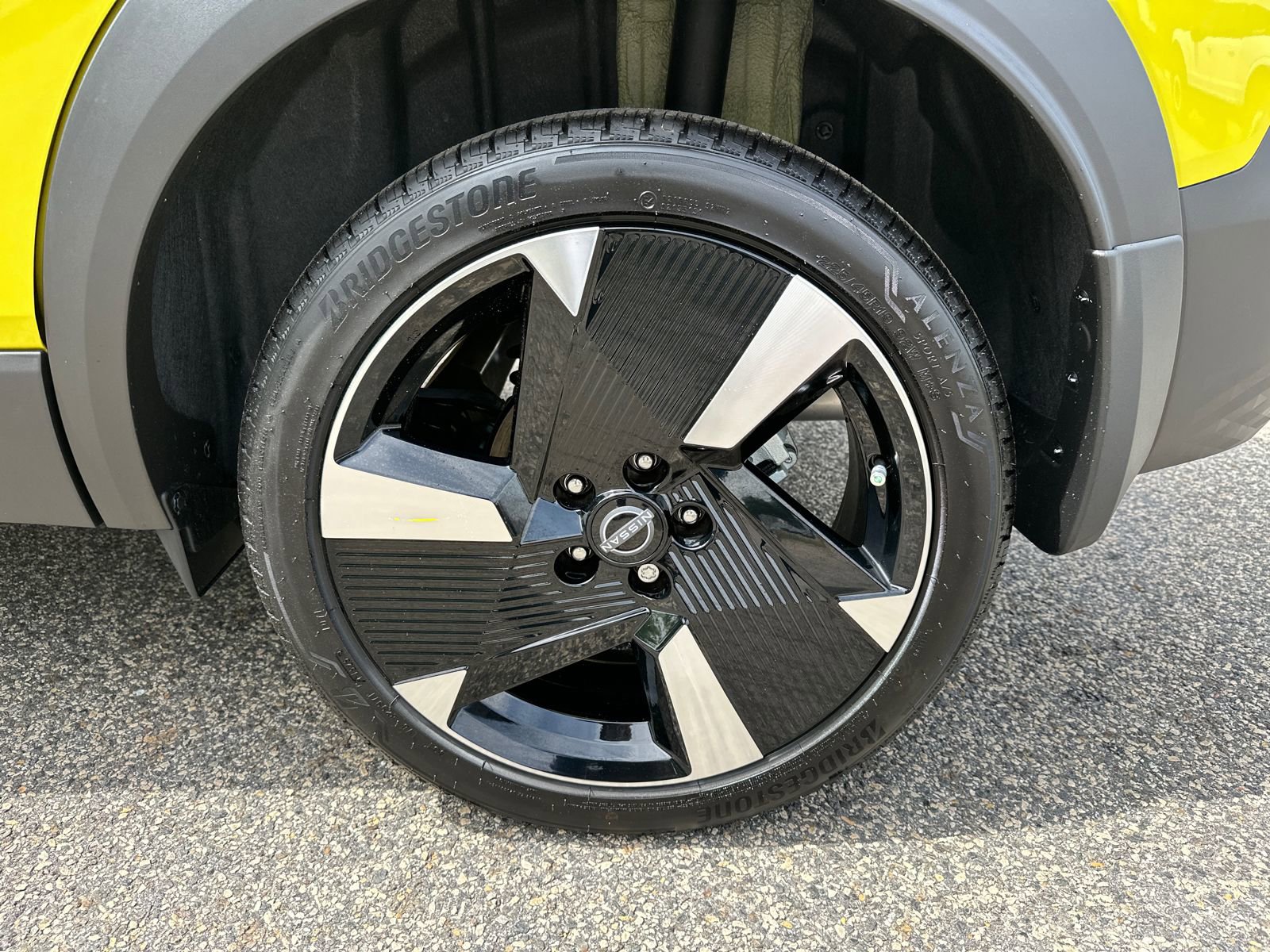 Certified 2025 Nissan Kicks SR FWD image 17