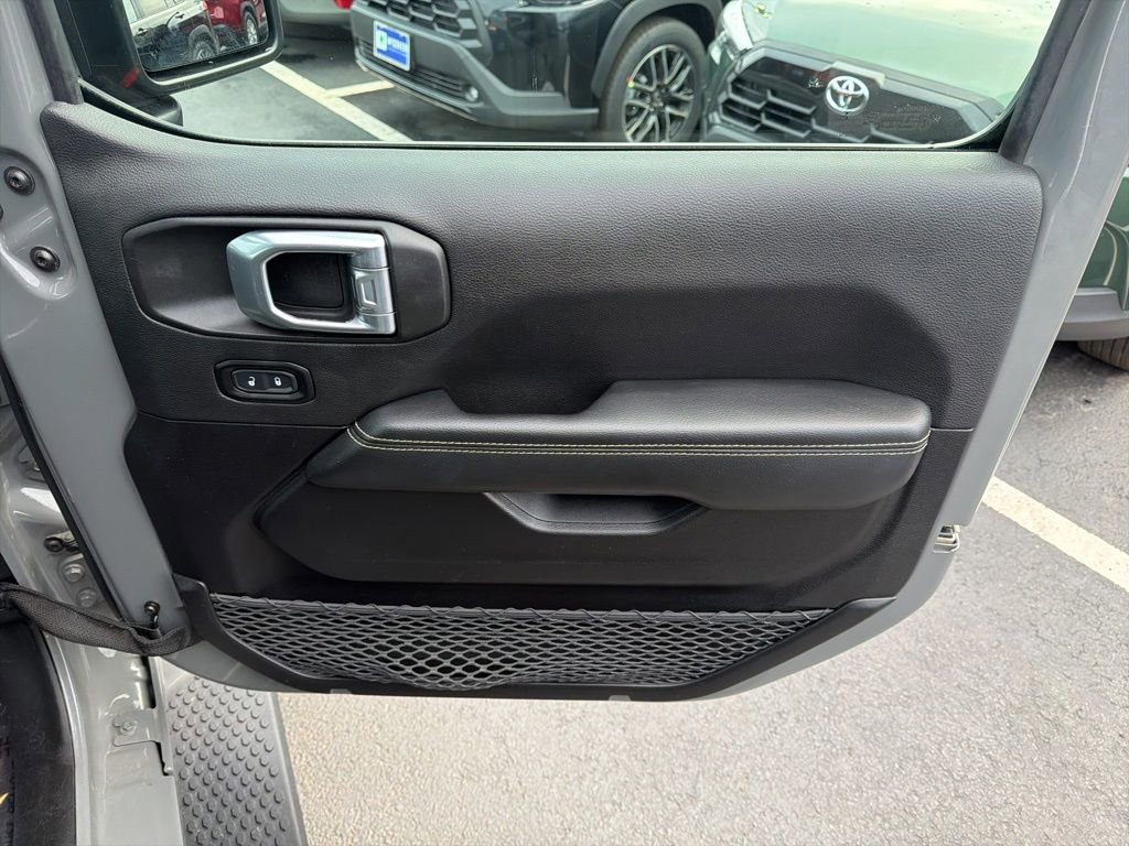 Used 2021 Jeep Wrangler Unlimited Sahara w/ Cold Weather Group AWD/4WD image 9