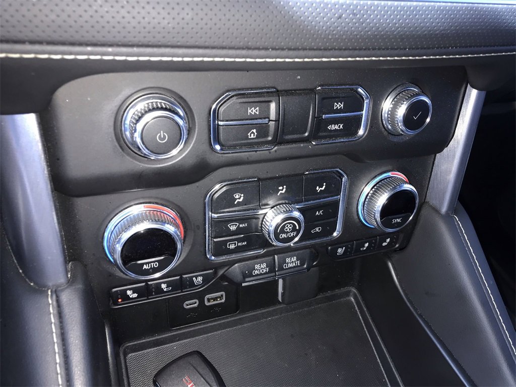 Used 2024 GMC Yukon XL SLT w/ SLT Luxury Package image 19