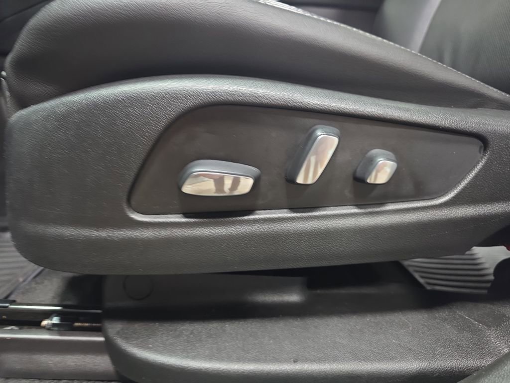 Certified 2021 Cadillac XT6 Premium Luxury image 31