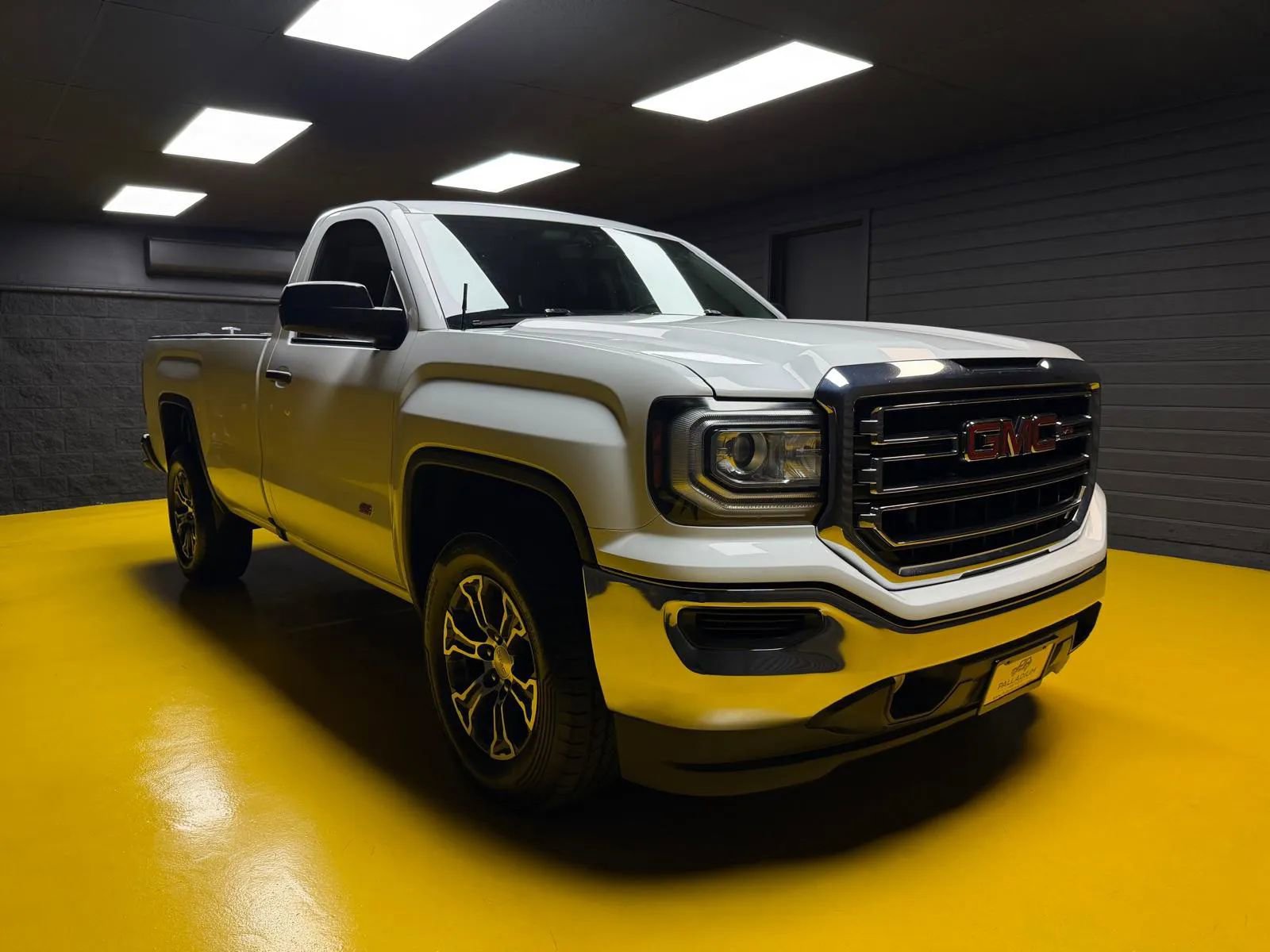 Used 2017 GMC Sierra 1500 2WD Regular Cab image 4
