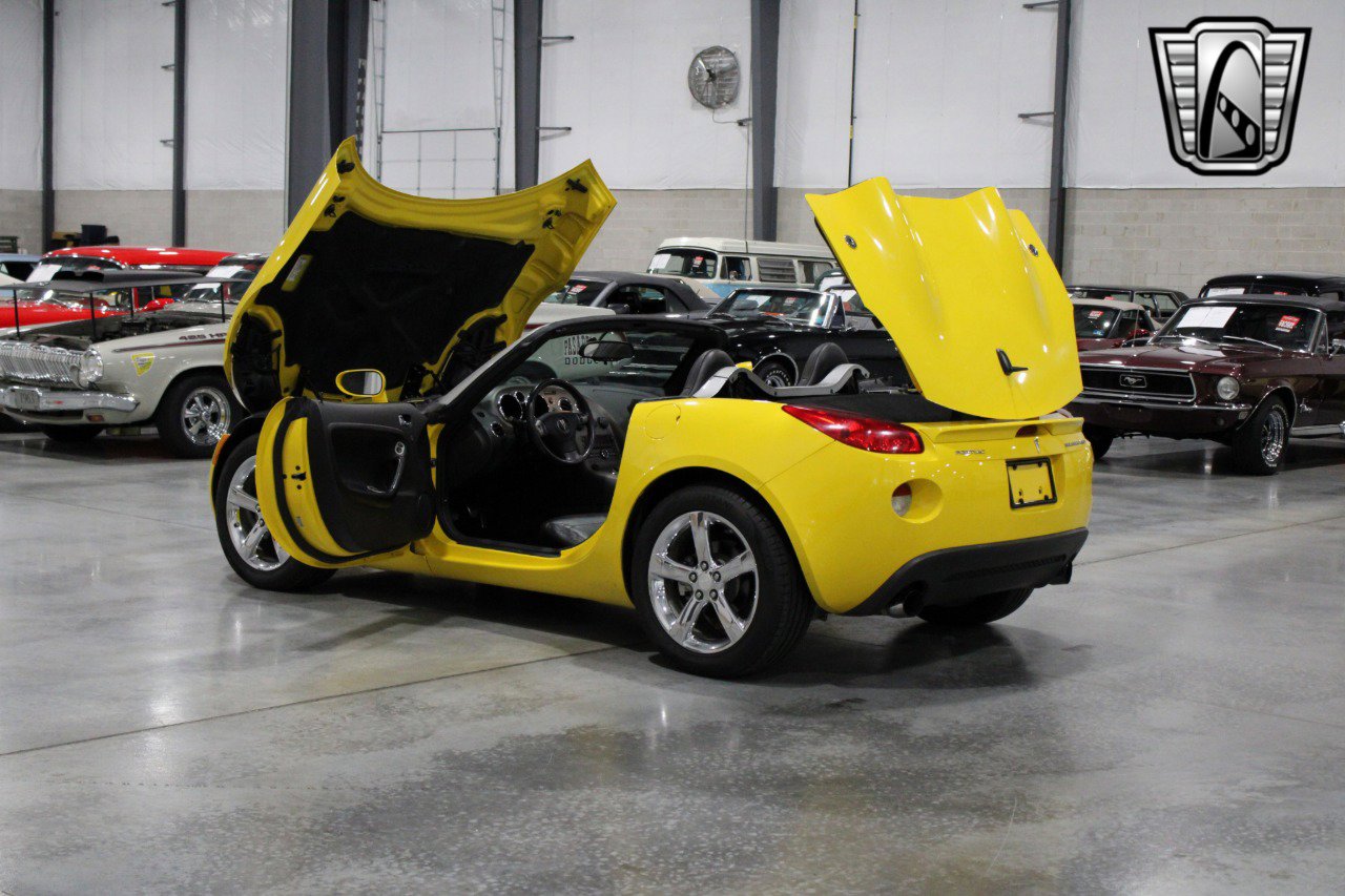 Used 2008 Pontiac Solstice GXP w/ Premium Package image 17