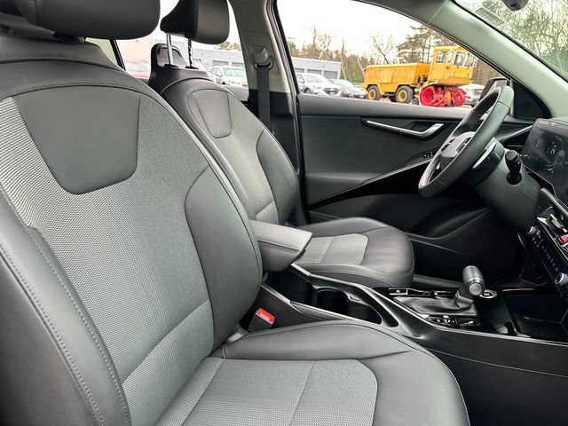 Used 2024 Kia Niro EX Touring image 18