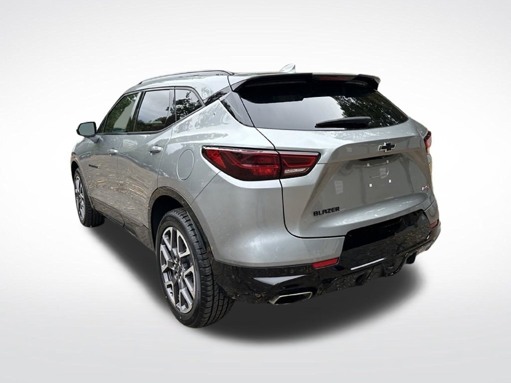 Used 2024 Chevrolet Blazer RS w/ Enhanced Convenience Package FWD image 3