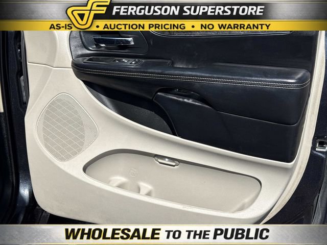 Used 2014 Chrysler Town & Country Touring image 16