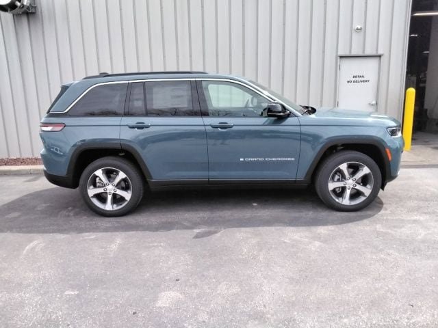 New 2026 Jeep Grand Cherokee Limited w/ Luxury Tech Group II AWD/4WD image 13