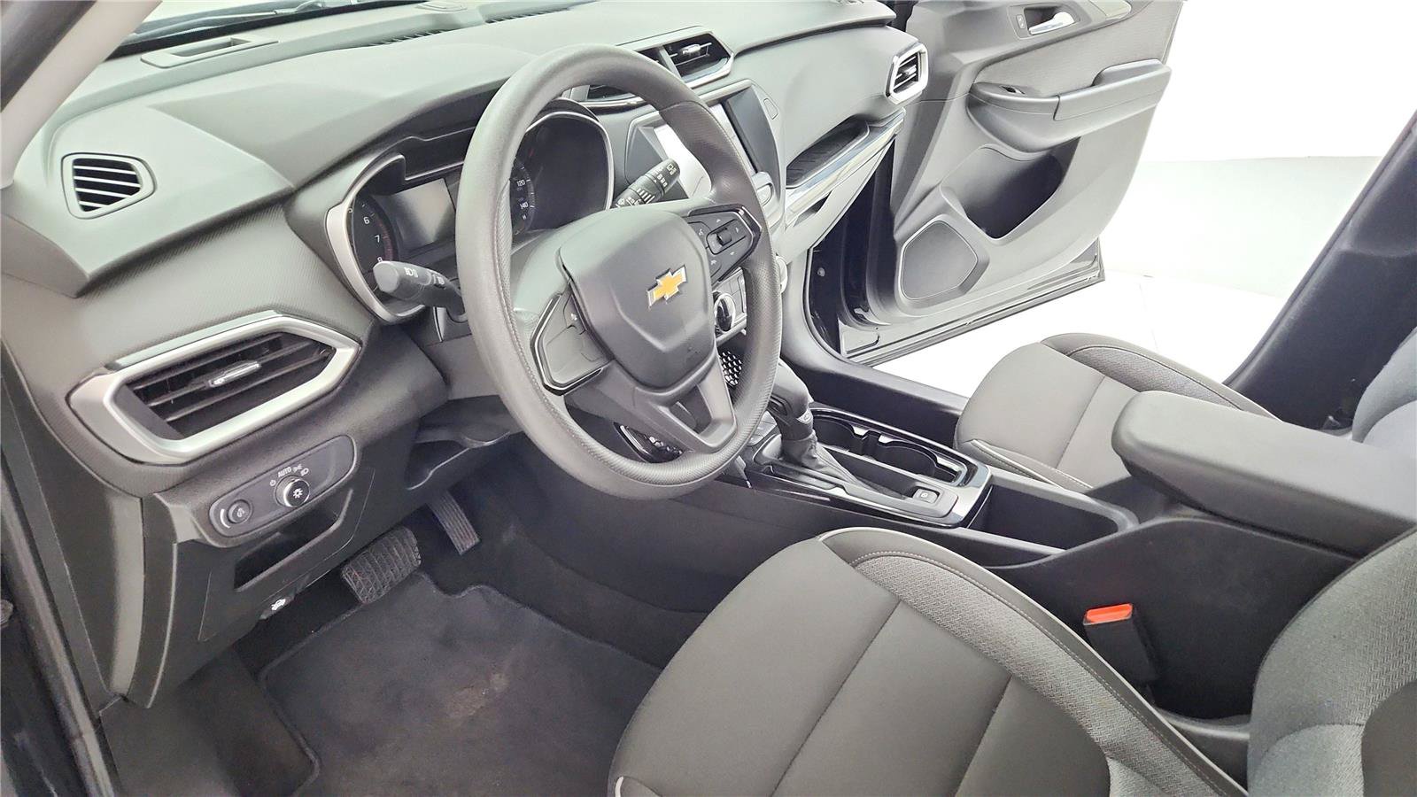Used 2022 Chevrolet TrailBlazer LS FWD image 16