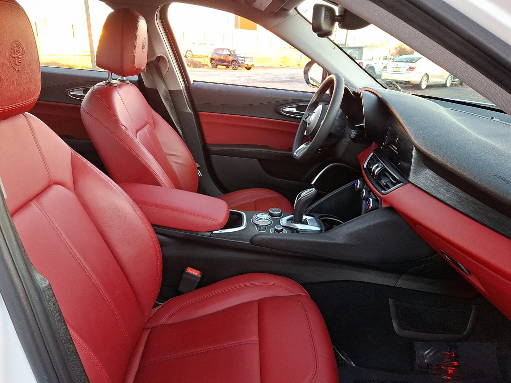 Used 2020 Alfa Romeo Giulia AWD image 12