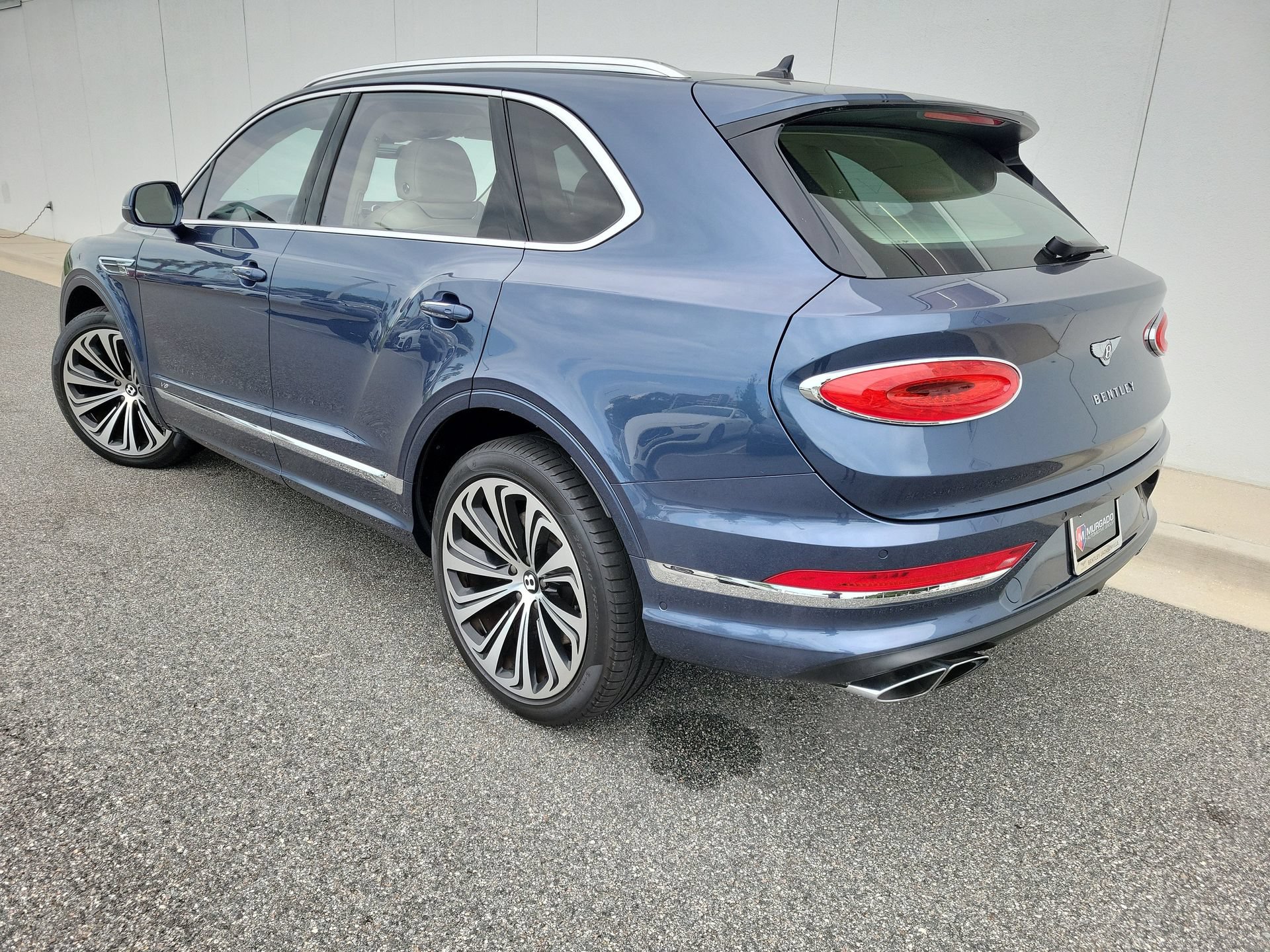 Certified 2022 Bentley Bentayga AWD/4WD image 2