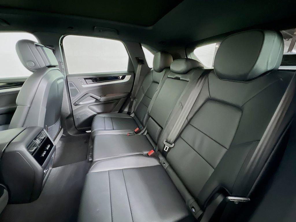 New 2026 Porsche Cayenne Base image 24