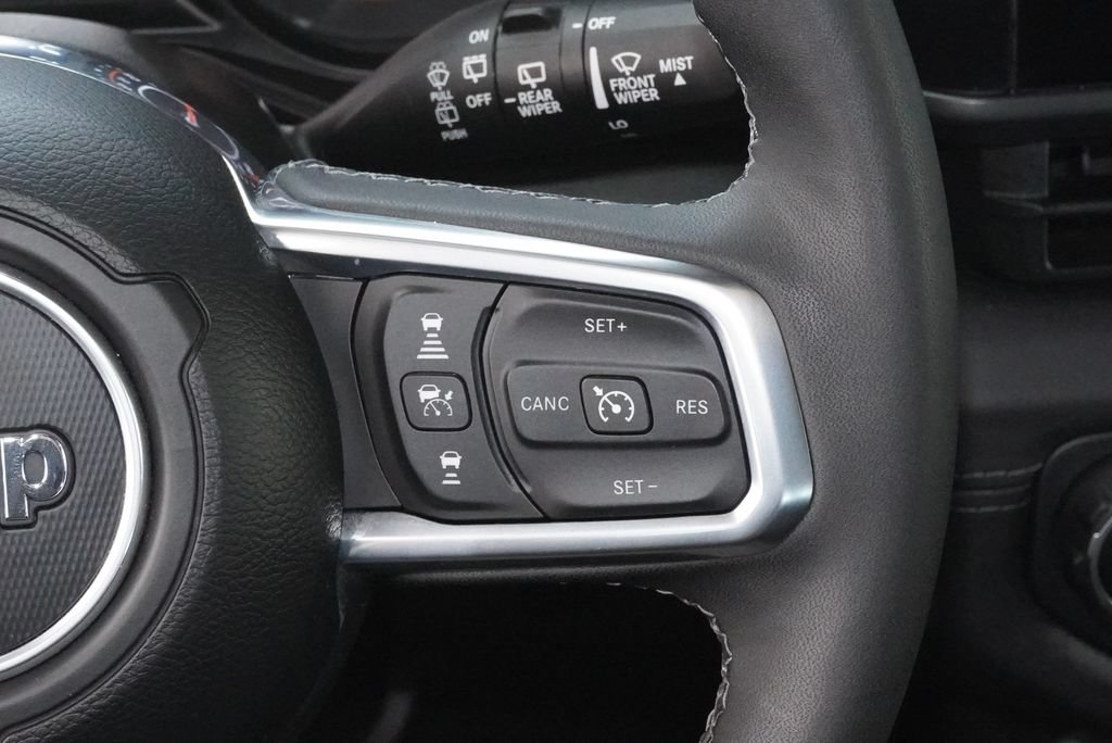 Used 2025 Jeep Wrangler Unlimited Sahara AWD/4WD image 19