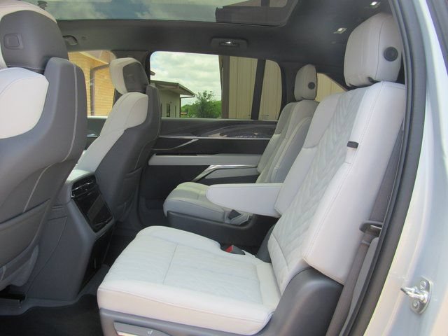 New 2025 Cadillac Escalade IQ Sport 1 w/ LPO, ONYX Package AWD/4WD image 18