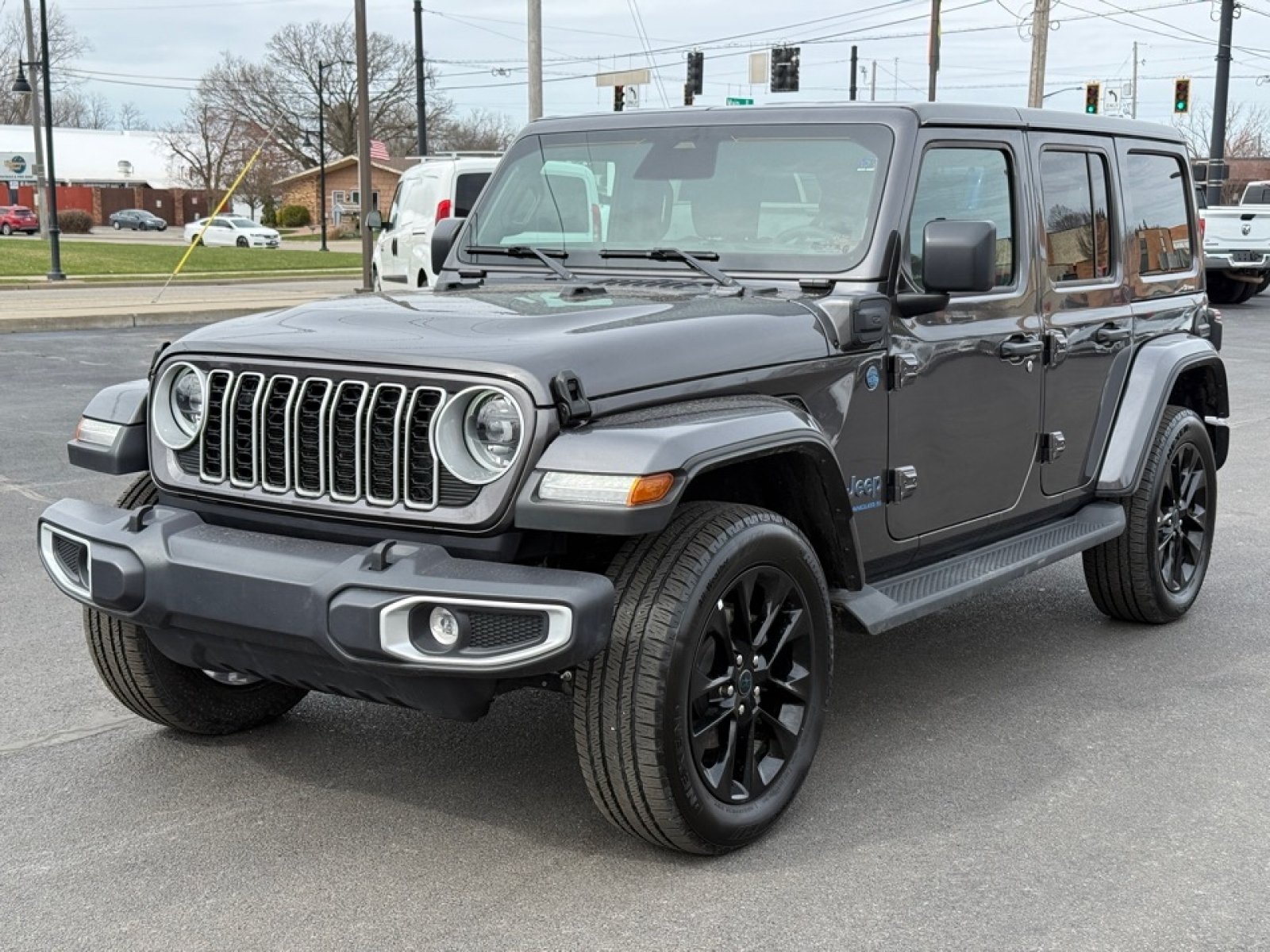 Used 2025 Jeep Wrangler Unlimited Sahara AWD/4WD image 4