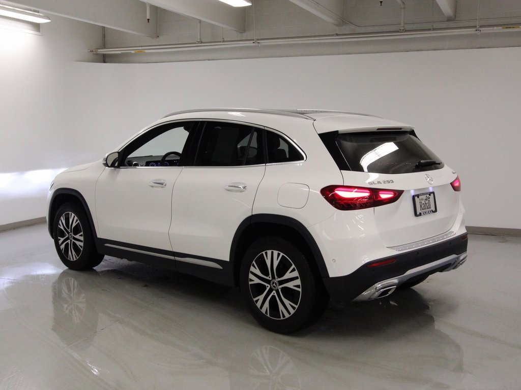 Certified 2025 Mercedes-Benz GLA 250 4MATIC image 8
