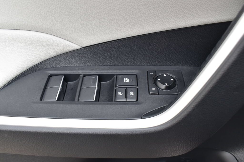 Certified 2021 Toyota RAV4 XLE Premium AWD/4WD image 16