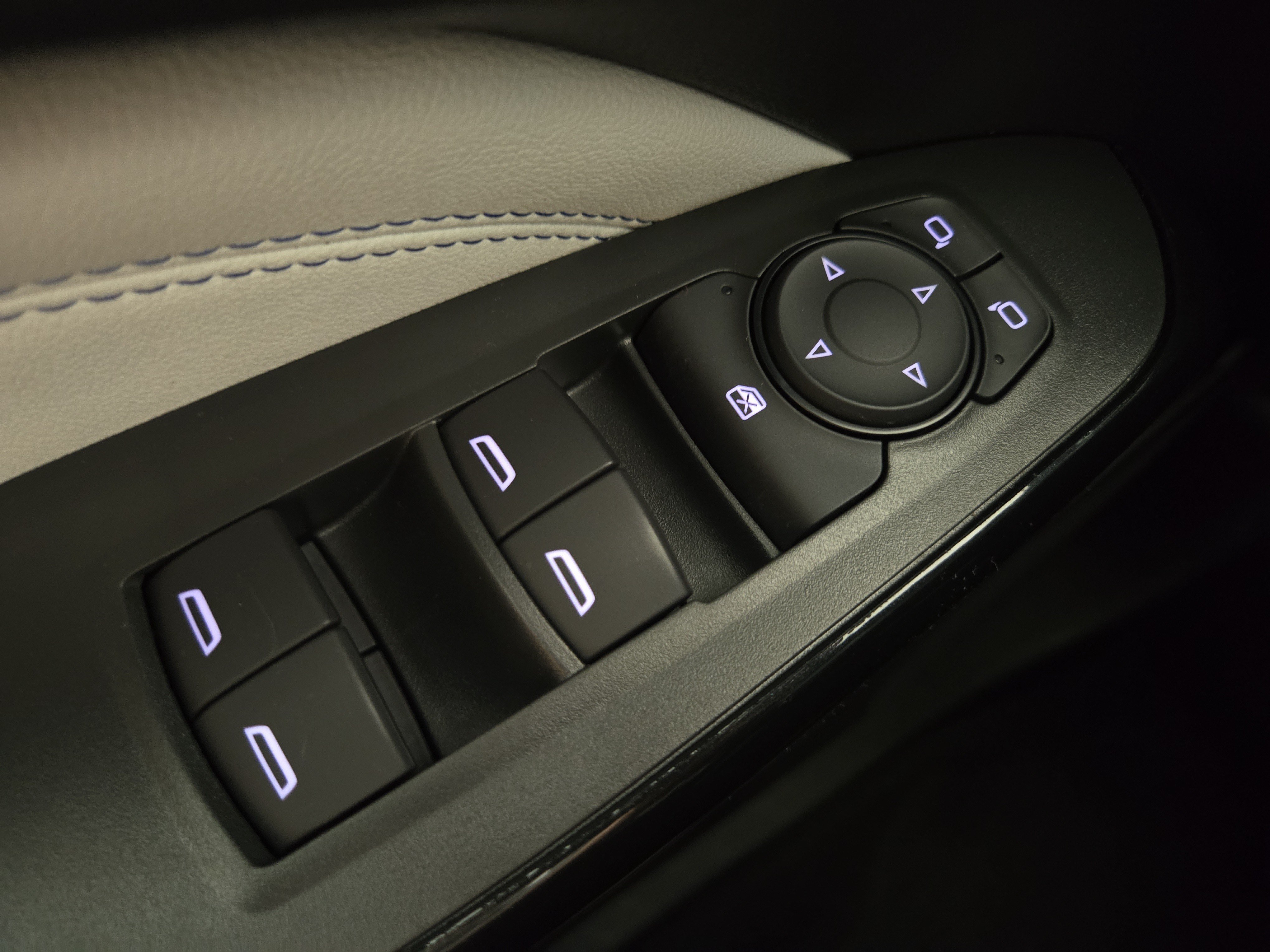Certified 2025 Chevrolet Trax LT FWD image 25