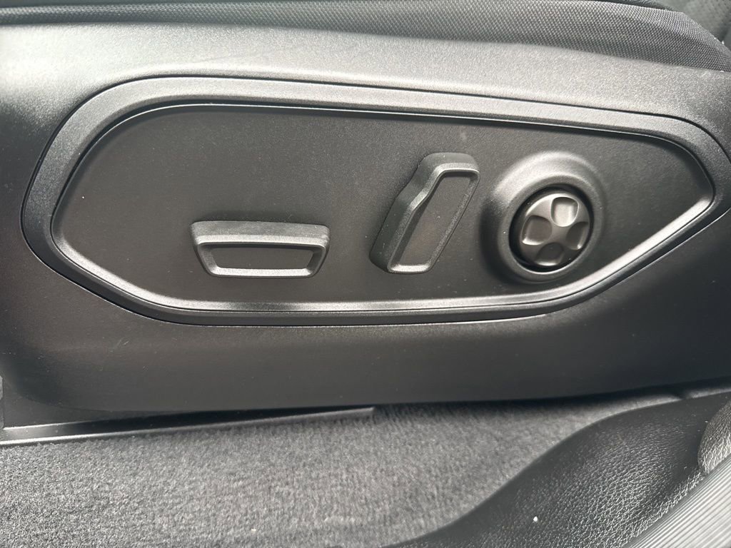 Used 2024 Jeep Grand Cherokee L Altitude image 11