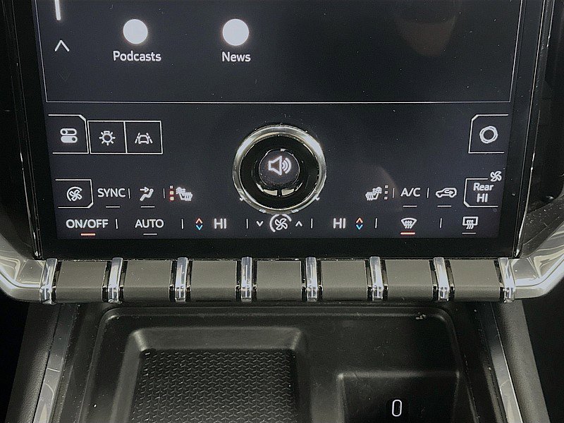 Used 2025 GMC Acadia Elevation image 16