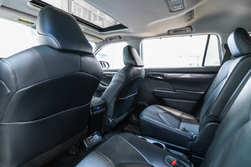 Used 2022 Toyota Highlander Limited AWD/4WD image 14