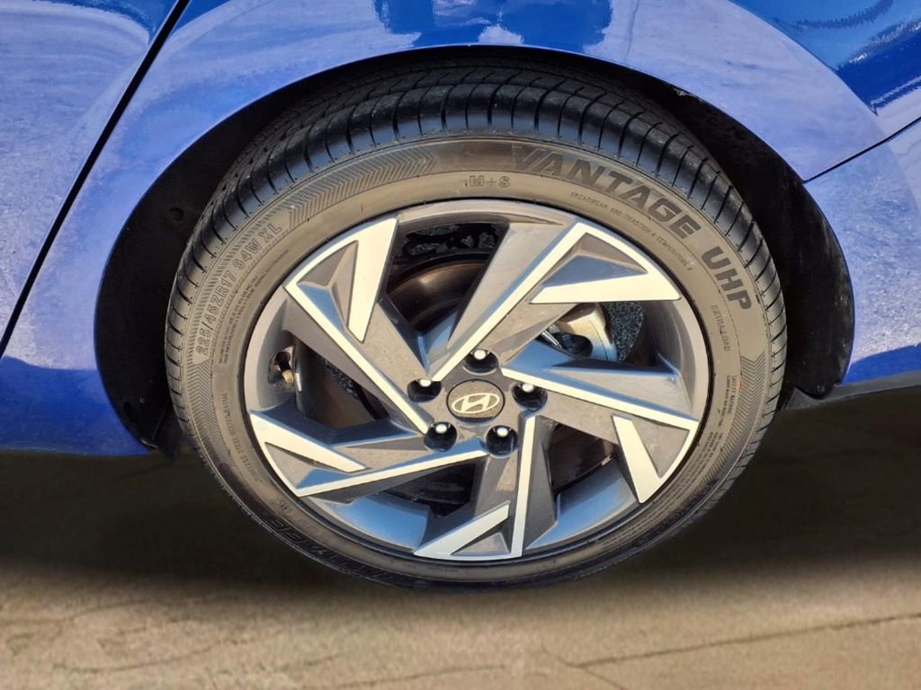 Used 2025 Hyundai Elantra Limited FWD image 25