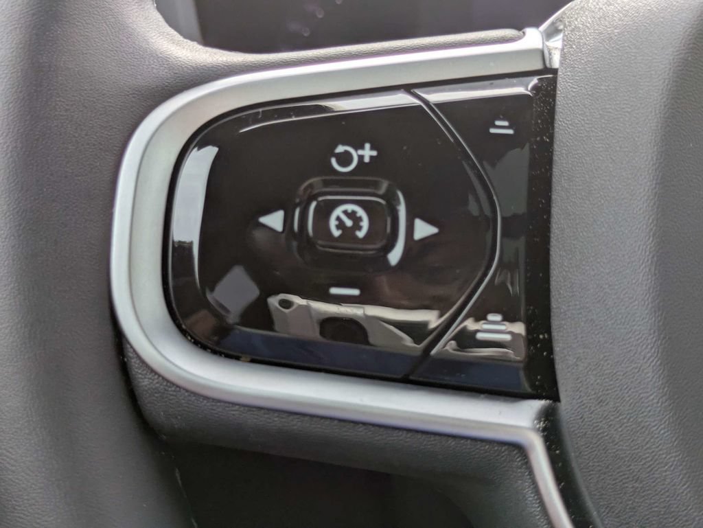 Certified 2026 Volvo XC60 B5 Plus w/ Protection Package Premier AWD/4WD image 27